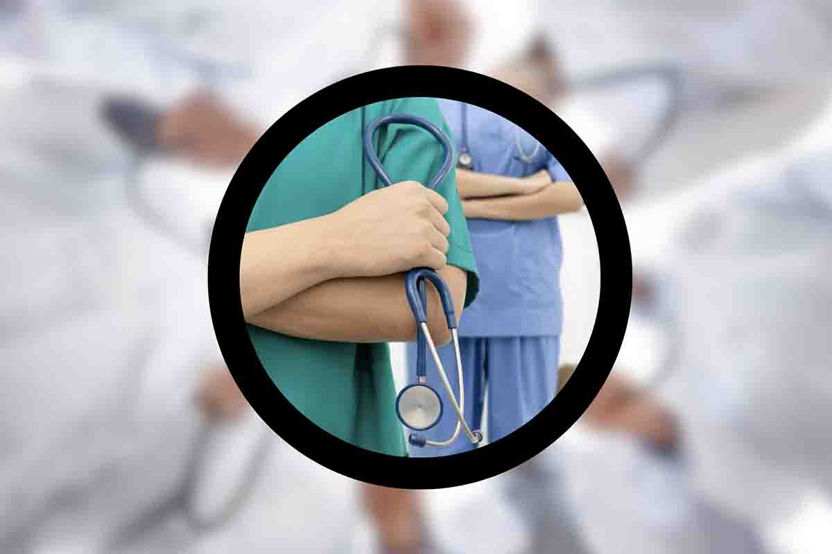 Perché in ospedale i camici medici sono verdi o blu
