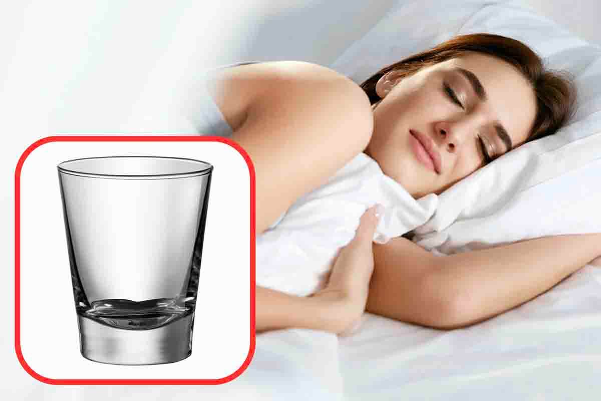 Perché dovresti mettere un bicchiere d'acqua sotto il letto